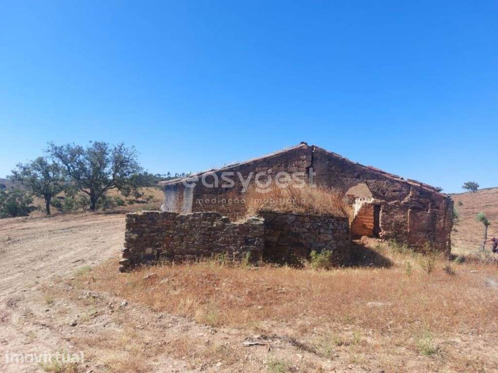 Monte Alentejano para recuperar localizado em Santana da Serra - Grande imagem: 2/28