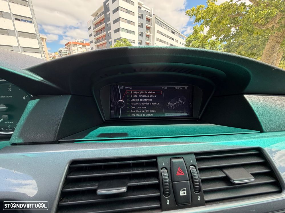BMW 520 dA Executive - 37