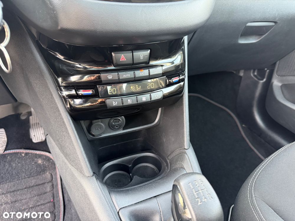 Peugeot 208 PureTech 82 Allure - 15