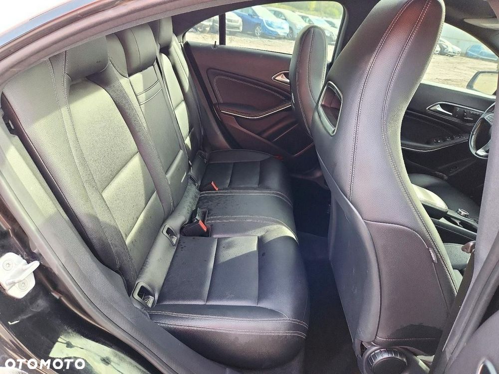 Mercedes-Benz CLA 250 4Matic 7G-DCT AMG Line - 10