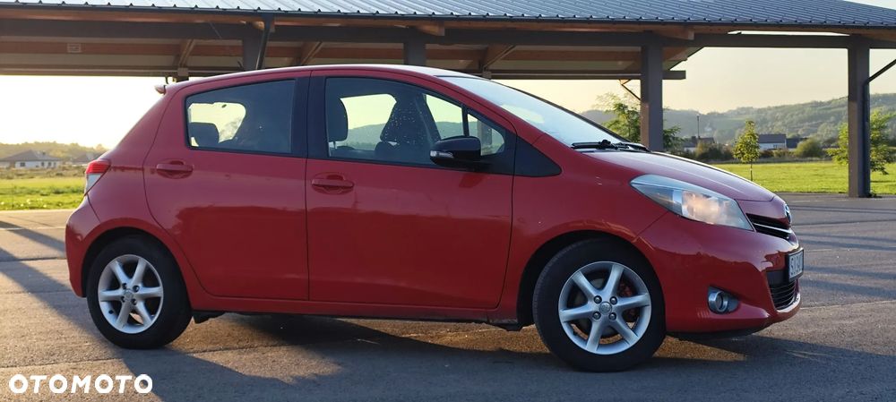 Toyota Yaris 2012 photo 3