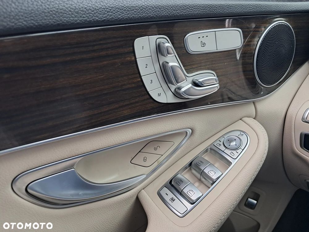 Mercedes-Benz Klasa C 300 7G-TRONIC - 19