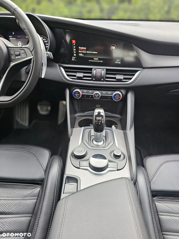 Alfa Romeo Giulia 2.0 Turbo 16V AT8-Q4 Veloce Ti - 16