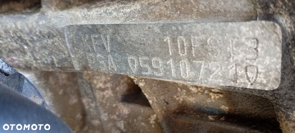 Silnik blok silnika słupek Peugeot 207 1.4 8V KFV - 13