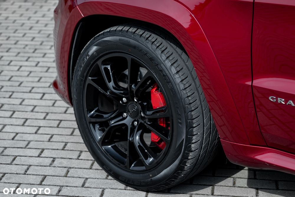 Jeep Grand Cherokee SRT8 - 11