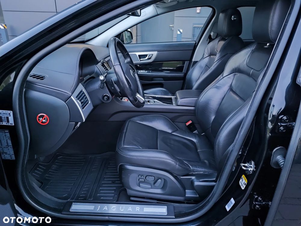 Jaguar XF 2.2 D R-Sport - 13