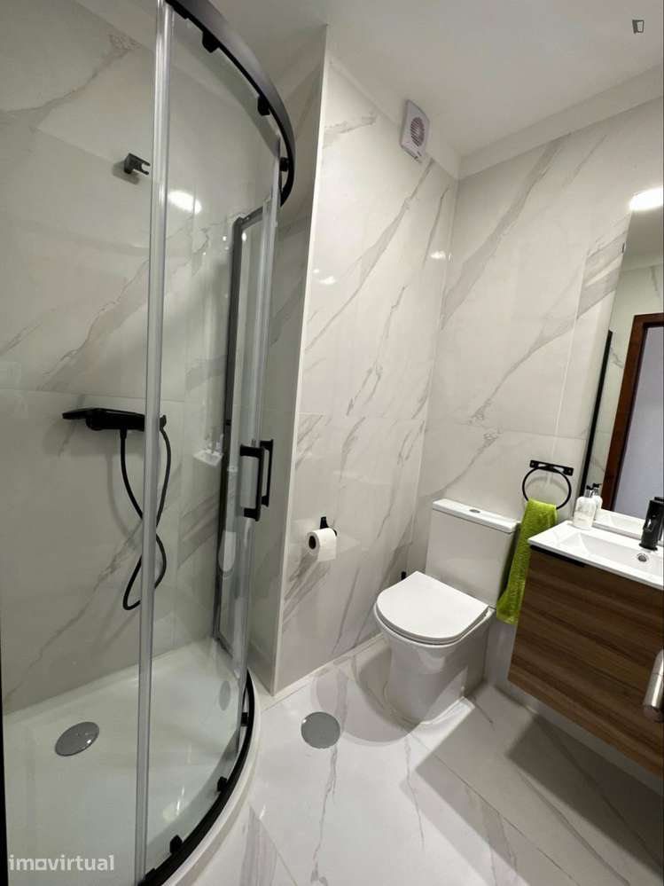 Quarto - localizado em Ramalde Porto - Grande imagem: 2/6