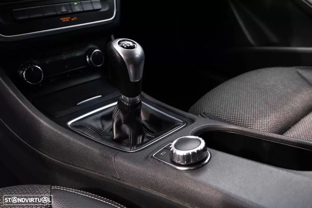 Mercedes-Benz CLA 180 d Shooting Brake - 12