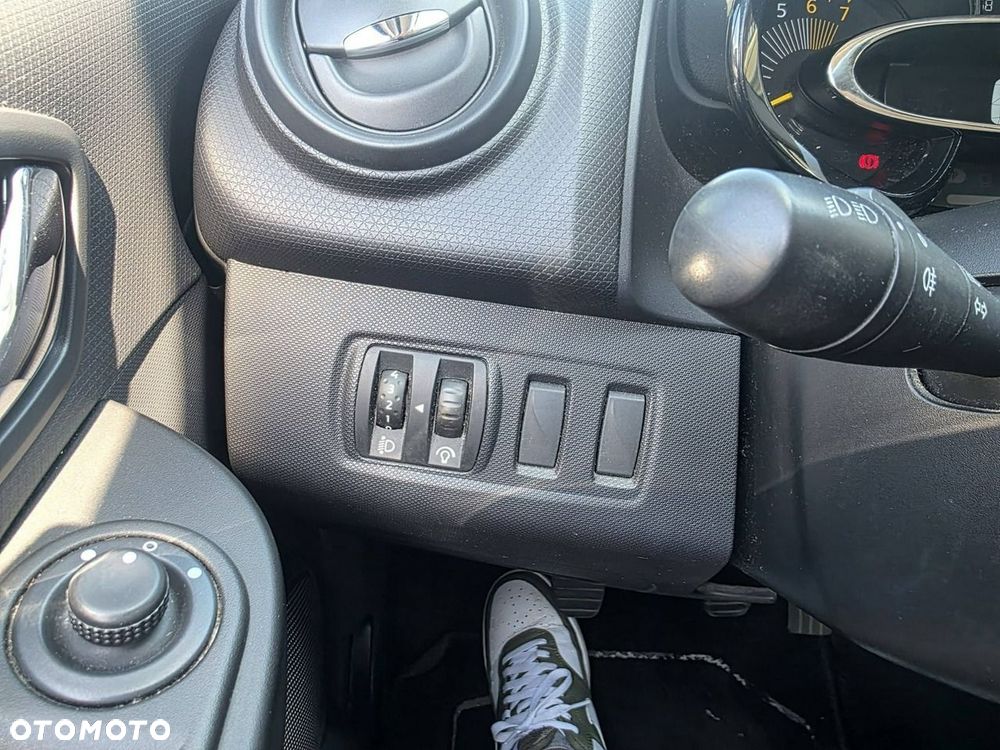 Renault Clio 1.2 16V Life EU6 - 11