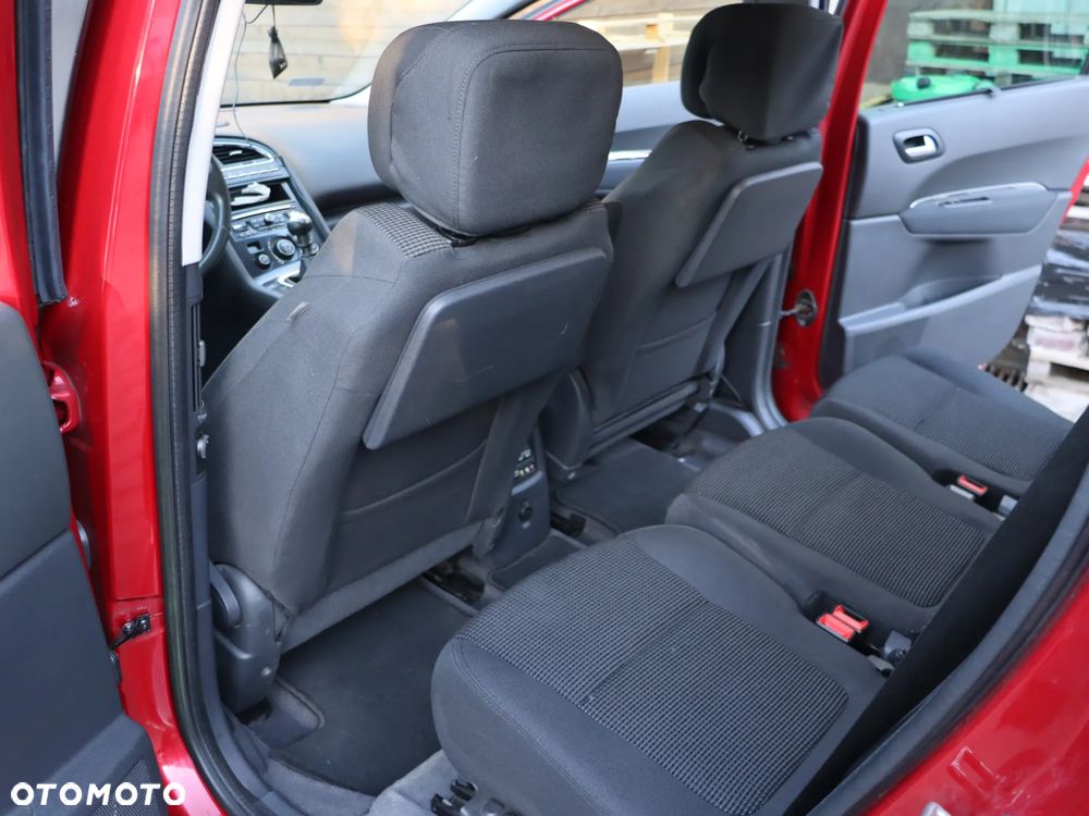 Peugeot 5008 1.6 THP Family - 10