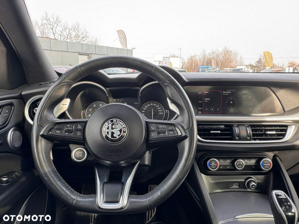 Alfa Romeo Stelvio - 13