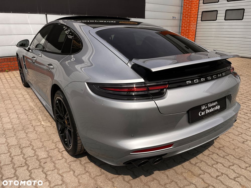 Porsche Panamera 4 - 8