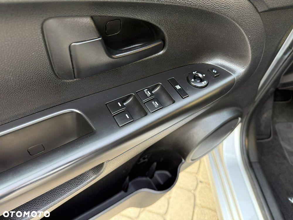 Kia Venga 1.6 CVVT Dream Team Edition - 18