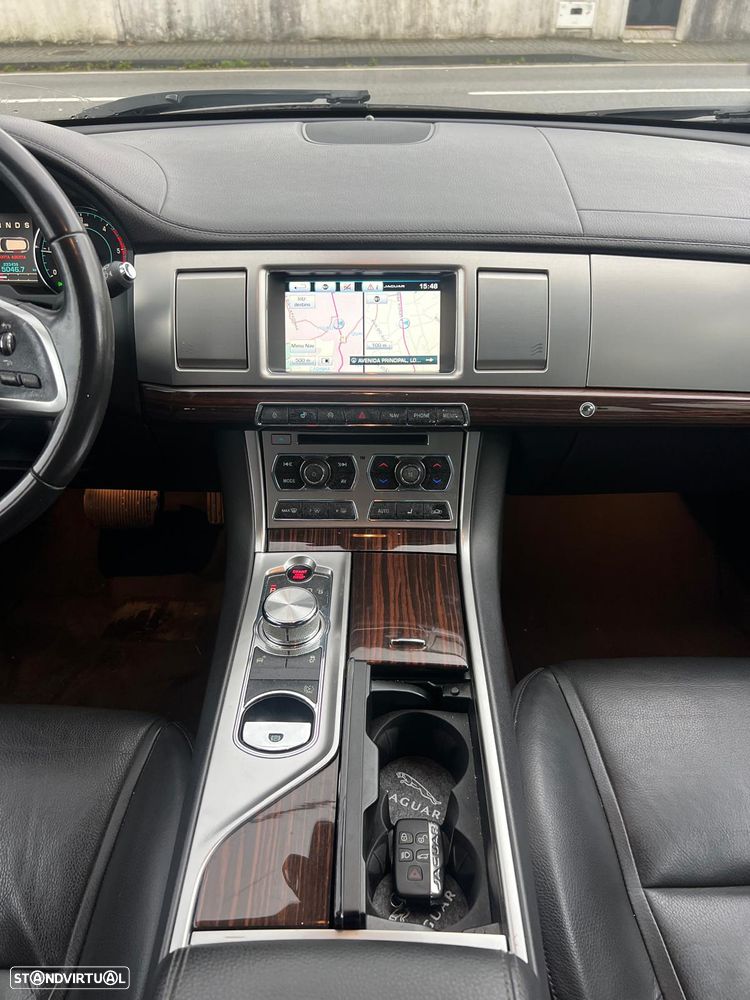 Jaguar XF Sportbrake 2.2 - 13