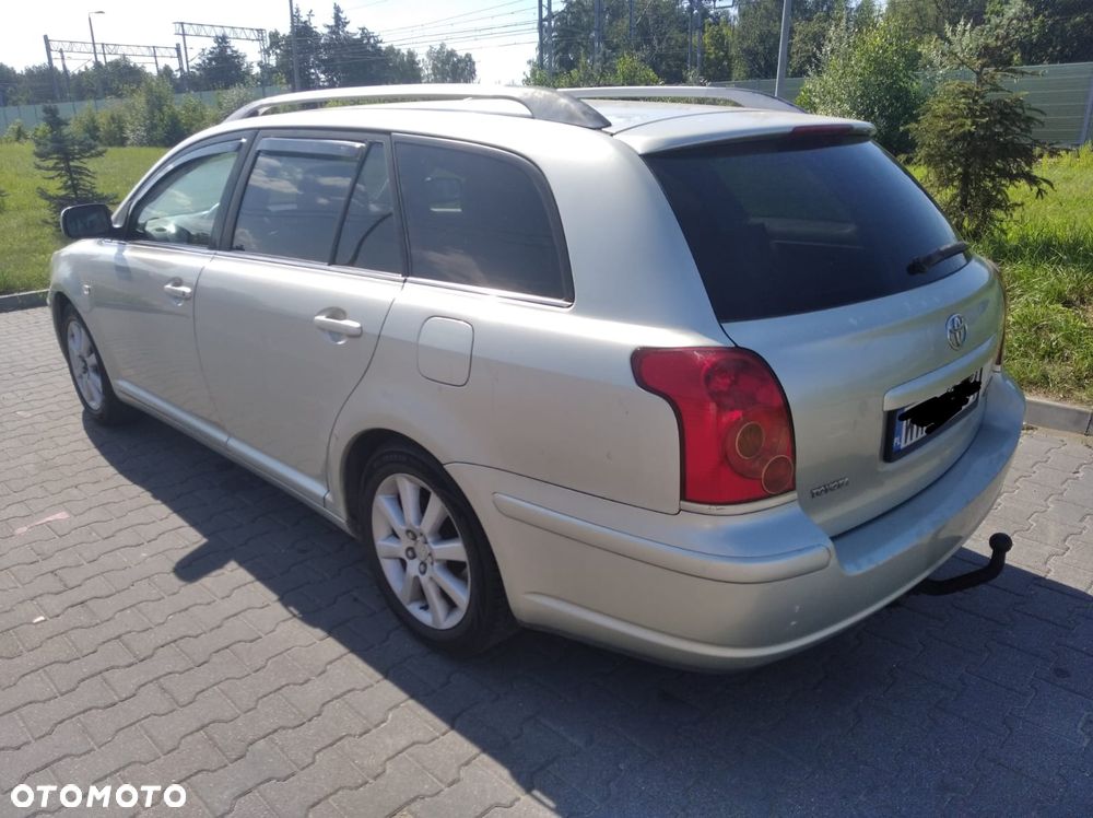 Toyota Avensis - 2