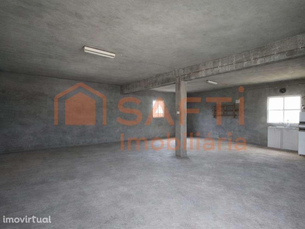 MORADIA T4, COM GARAGEM, POÇOS, TERRENO E RUINAS EM PEDRA. - Grande imagem: 5/40