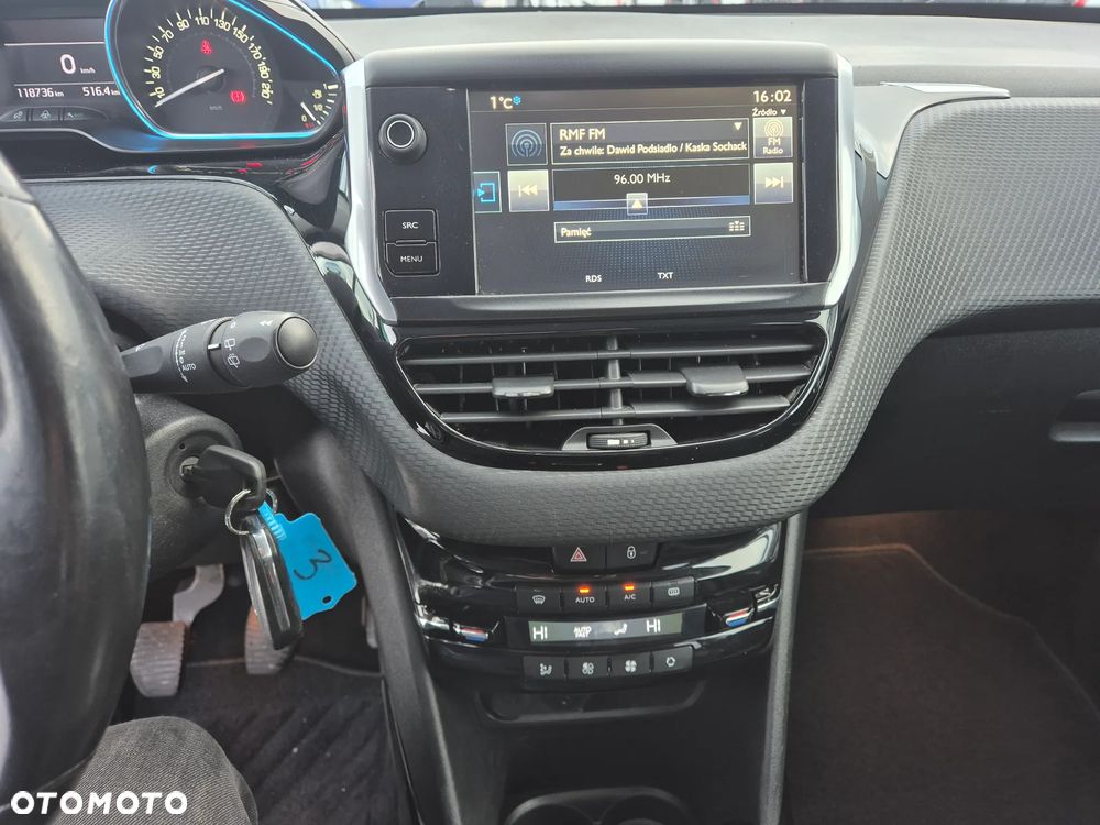 Peugeot 2008 1.6 BlueHDi Allure S&S - 16