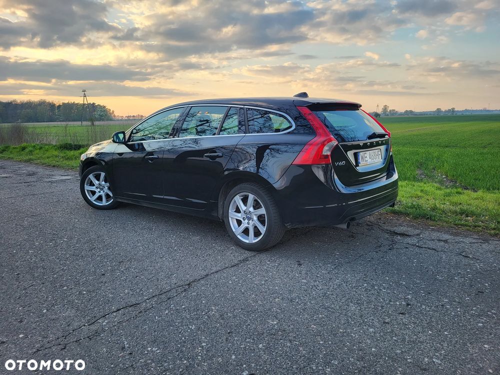 Volvo V60 T4 Momentum - 1