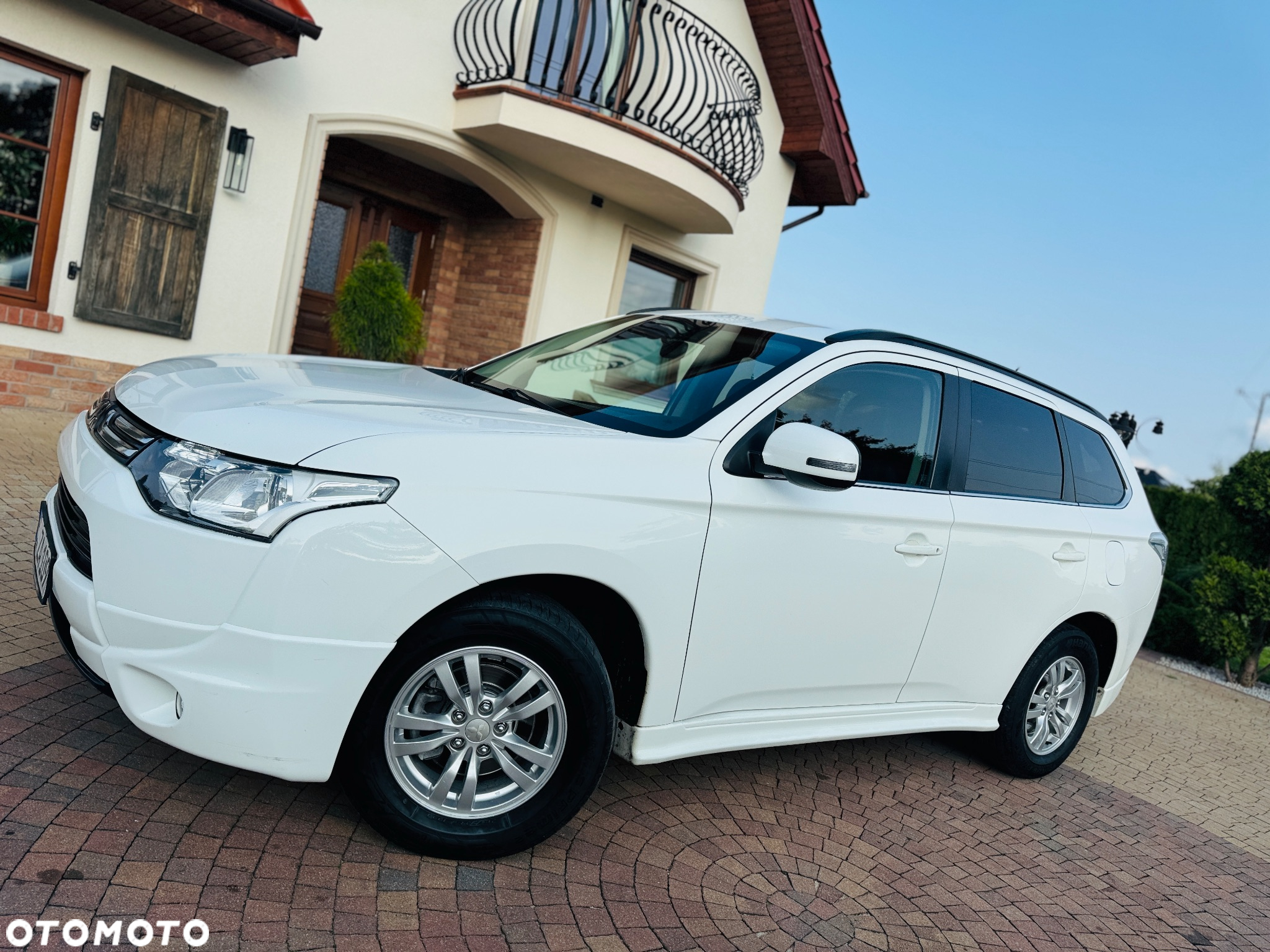 Mitsubishi Outlander 2.0 Intense + Navi 4WD CVT - 23