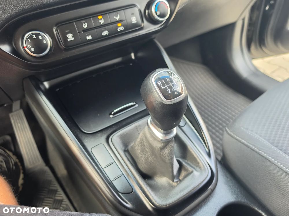 Kia Carens 1.6 GDI Dream Team Edition - 22