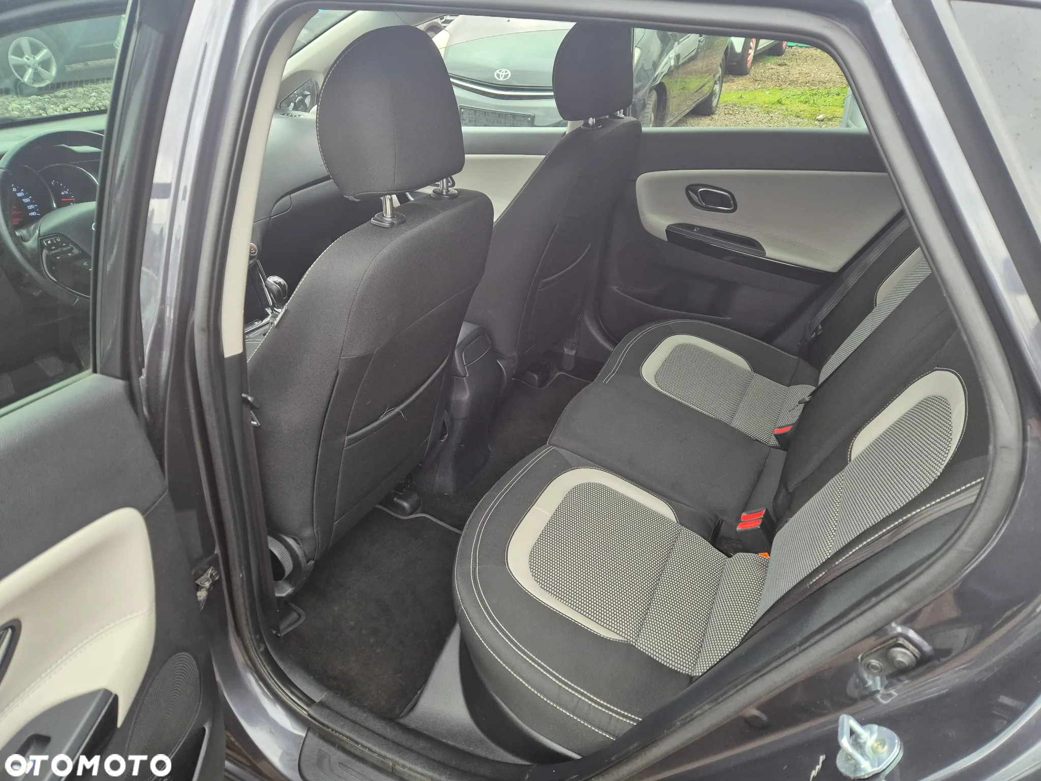 Kia Ceed 1.6 GDI ISG Dream-Team Edition - 11