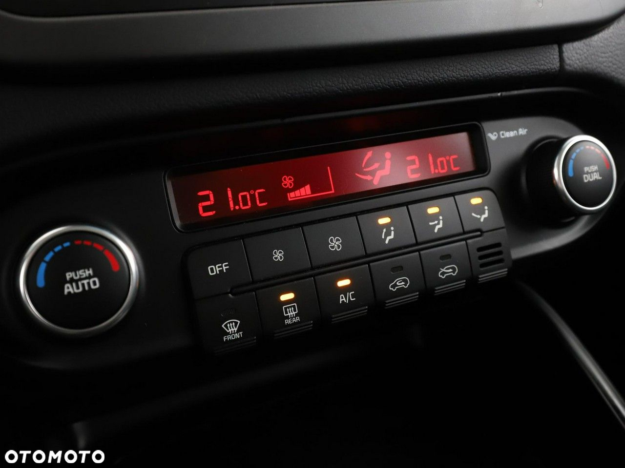 Kia Carens - 26