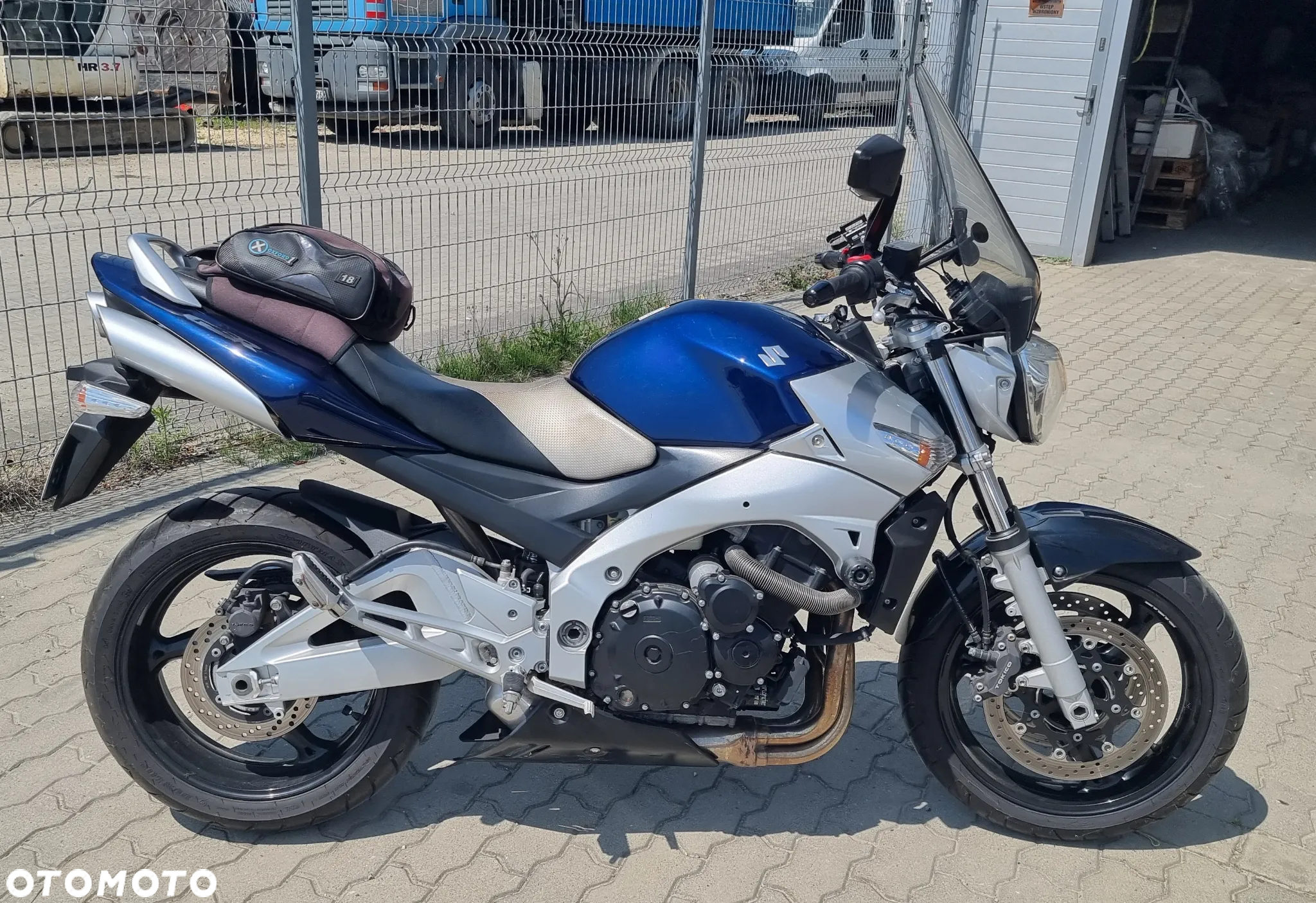 Suzuki GSR - 3