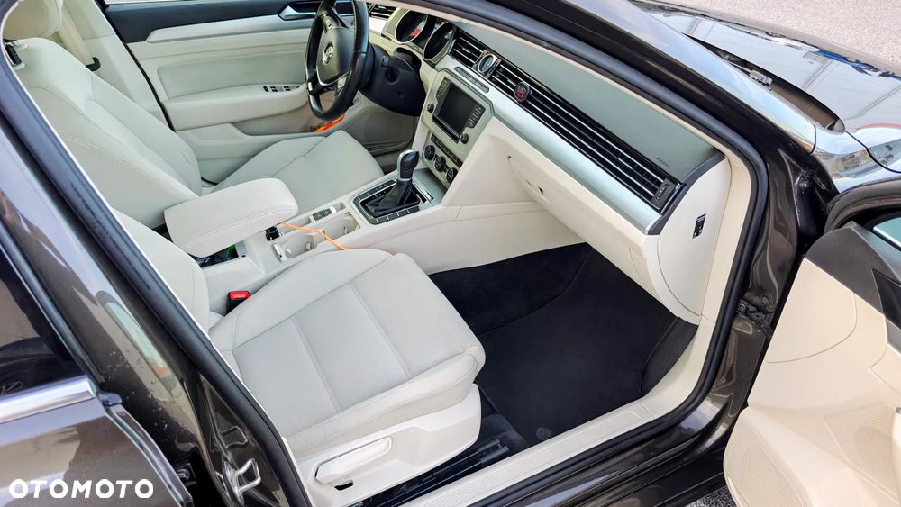 Volkswagen Passat 2.0 TDI BMT Comfortline DSG - 10