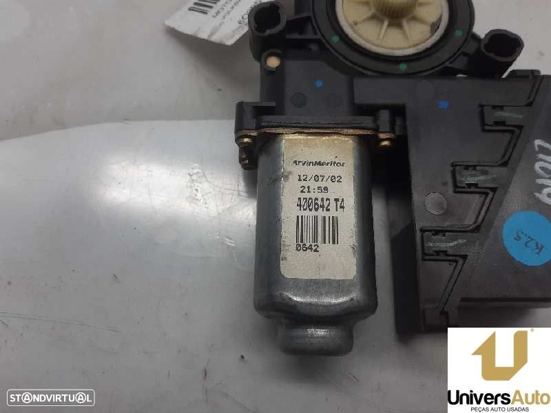 MOTOR ELEVADOR DE VIDRO FRONTAL DIREITO VOLKSWAGEN POLO 2002 -6Q2959801A - 1