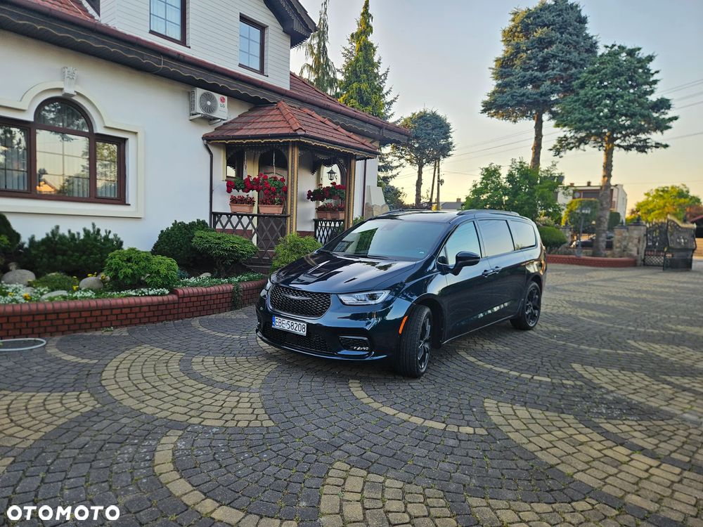 Chrysler Pacifica - 2
