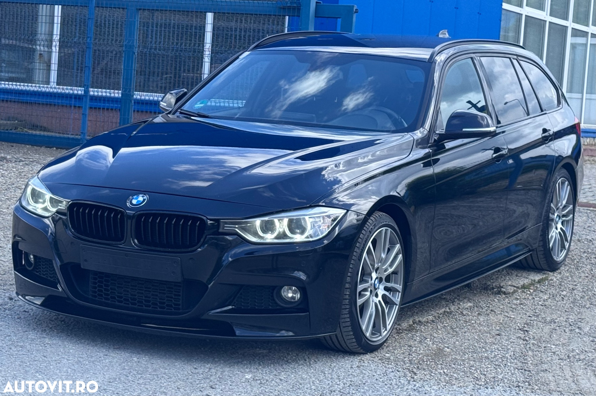 BMW Seria 3 320d DPF Touring Aut. Edition Sport - 2