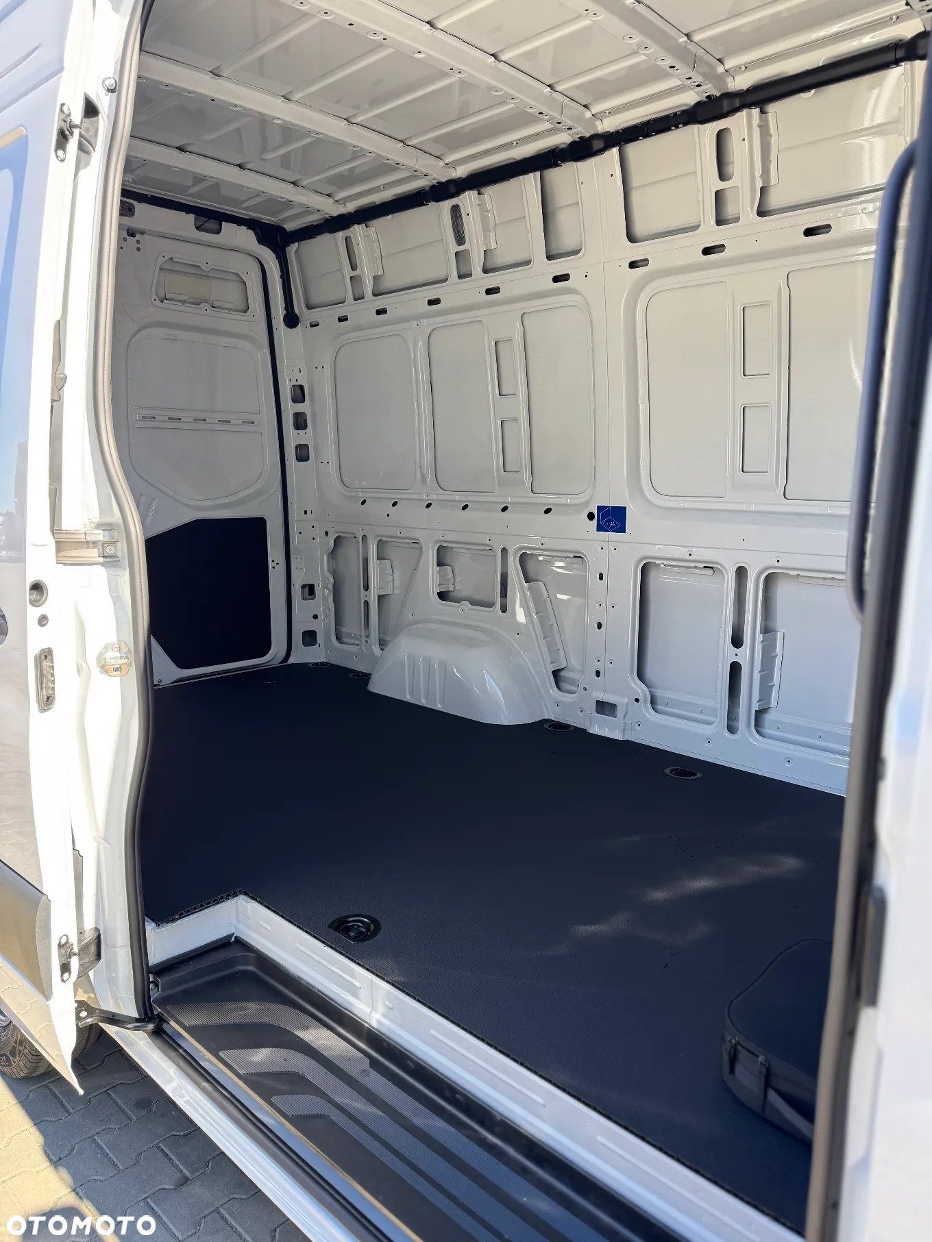 Mercedes-Benz eSprinter - 27