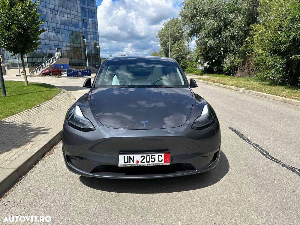 Tesla Model Y - 5