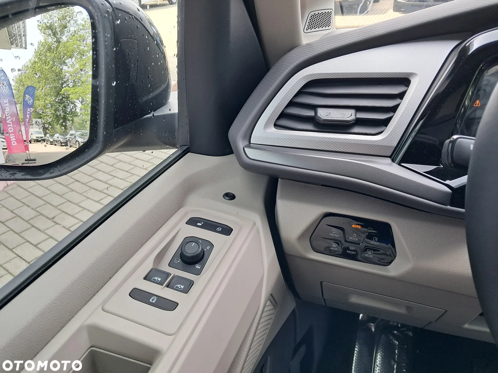 Volkswagen Multivan - 18