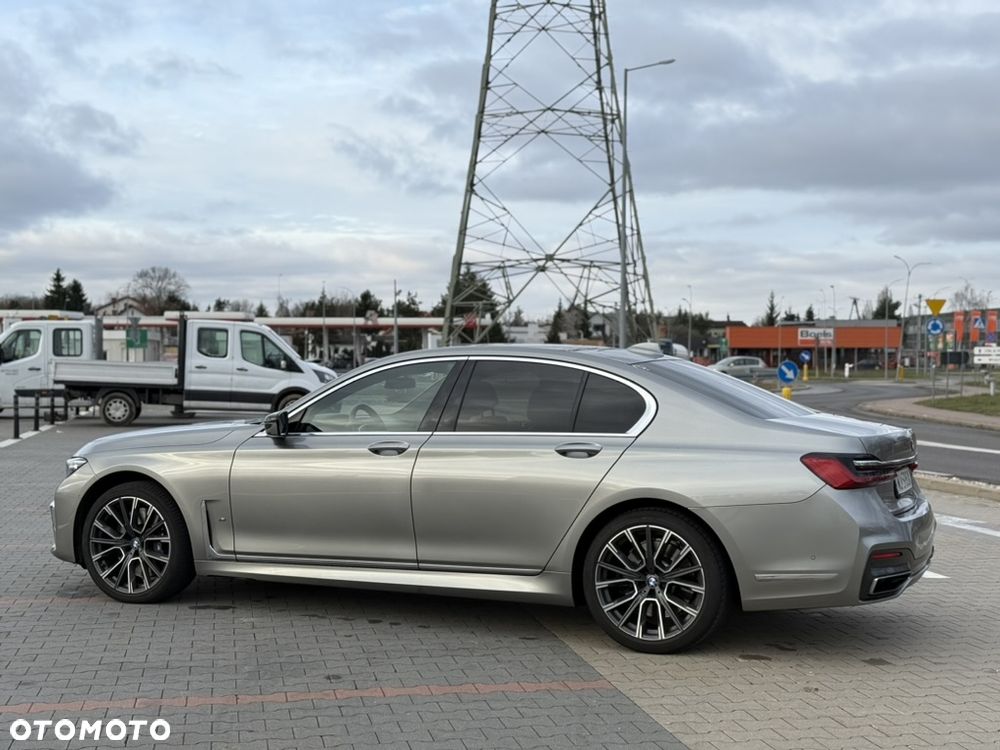 BMW Seria 7 750i xDrive sport - 10