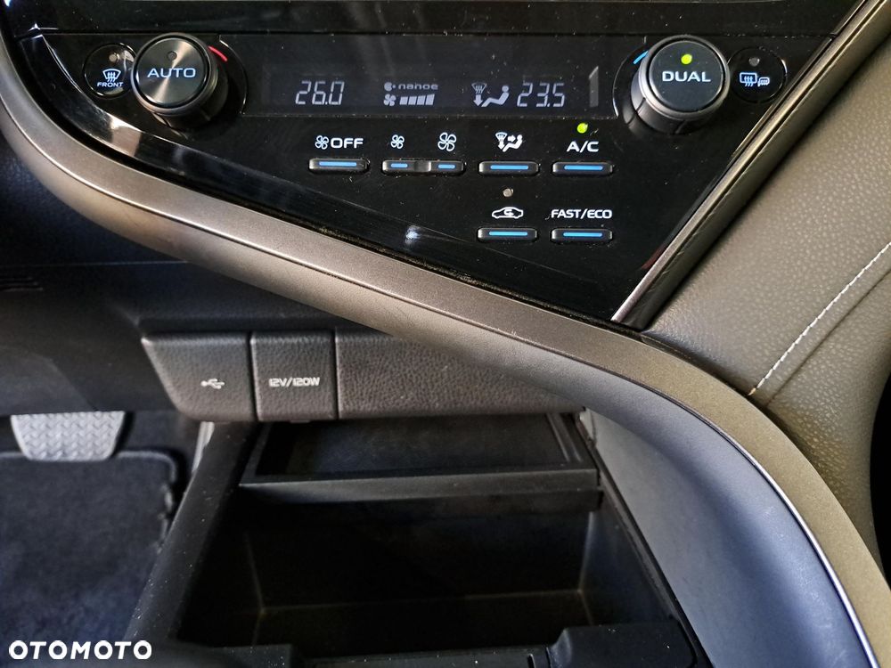 Toyota Camry 2.5 Hybrid Prestige CVT - 27