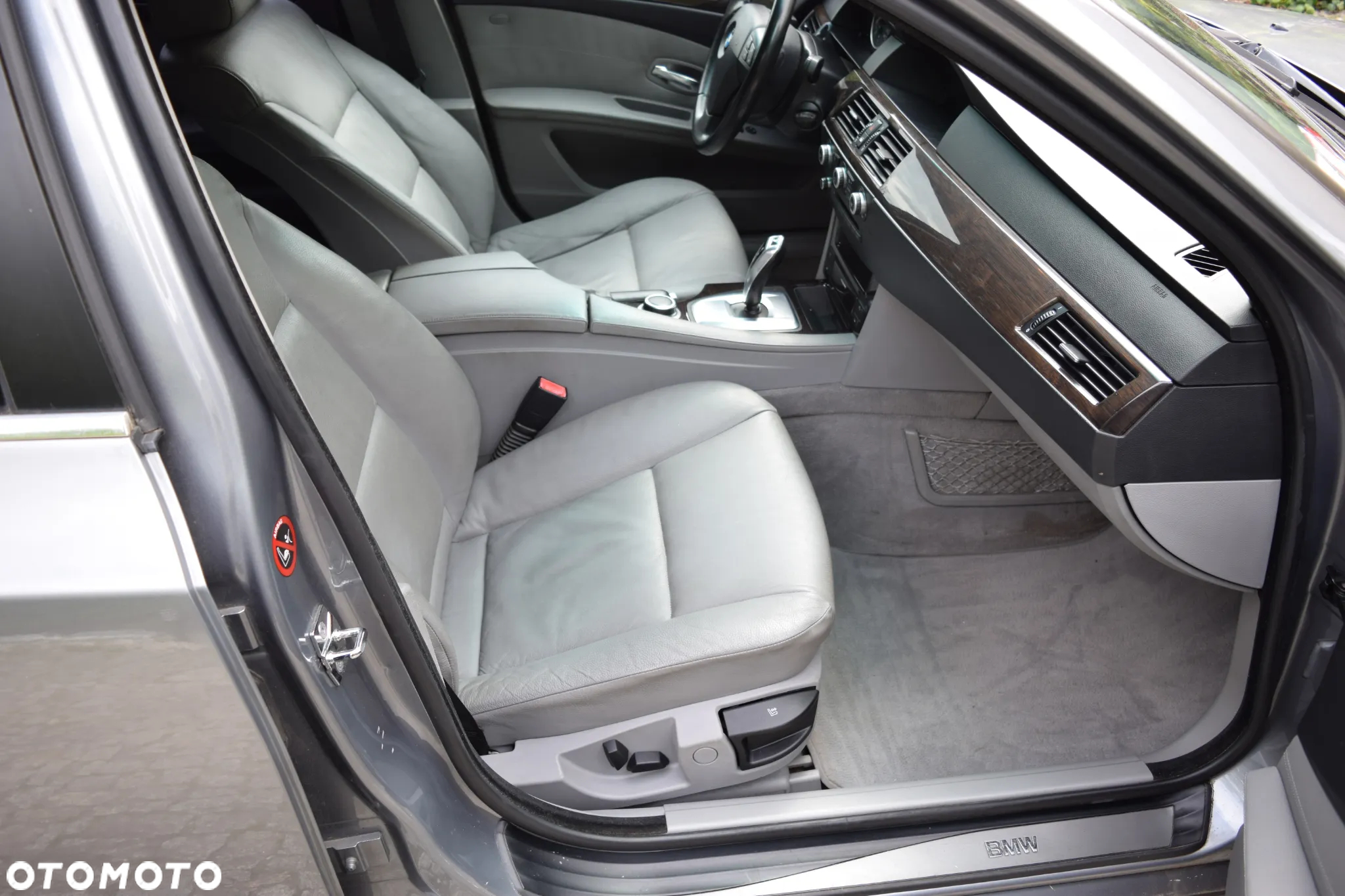 BMW Seria 5 523i Edition Sport - 16