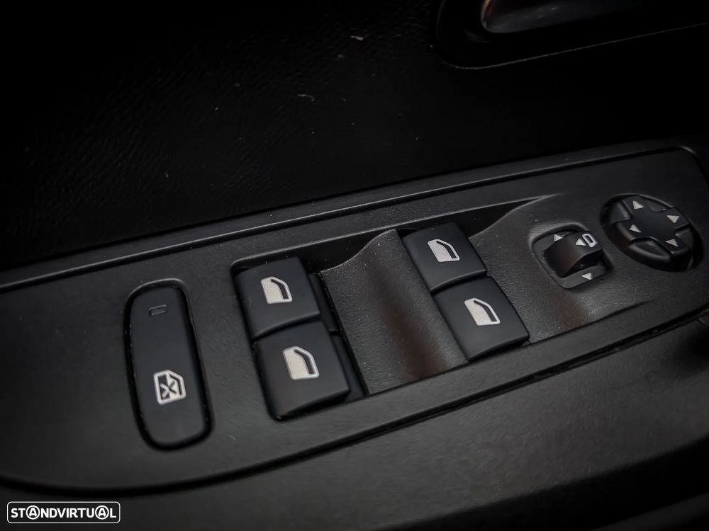 Peugeot 2008 BlueHDi 100 STOP & START Allure - 42