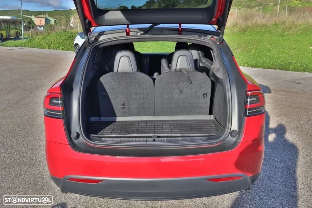Tesla Model X - 18