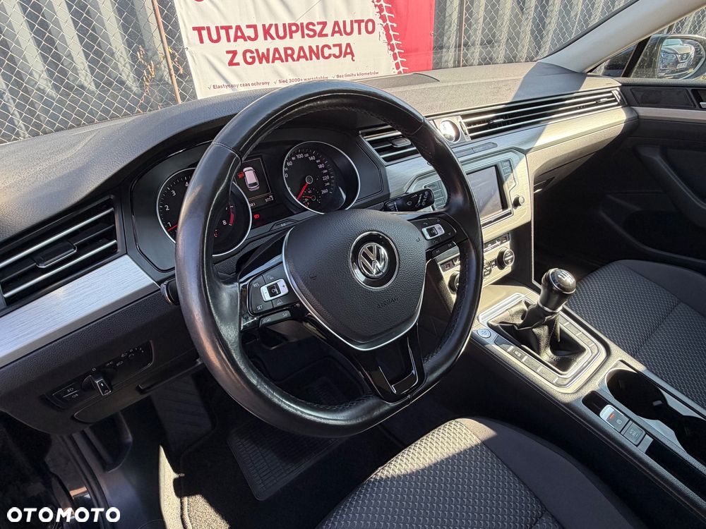 Volkswagen Passat - 17