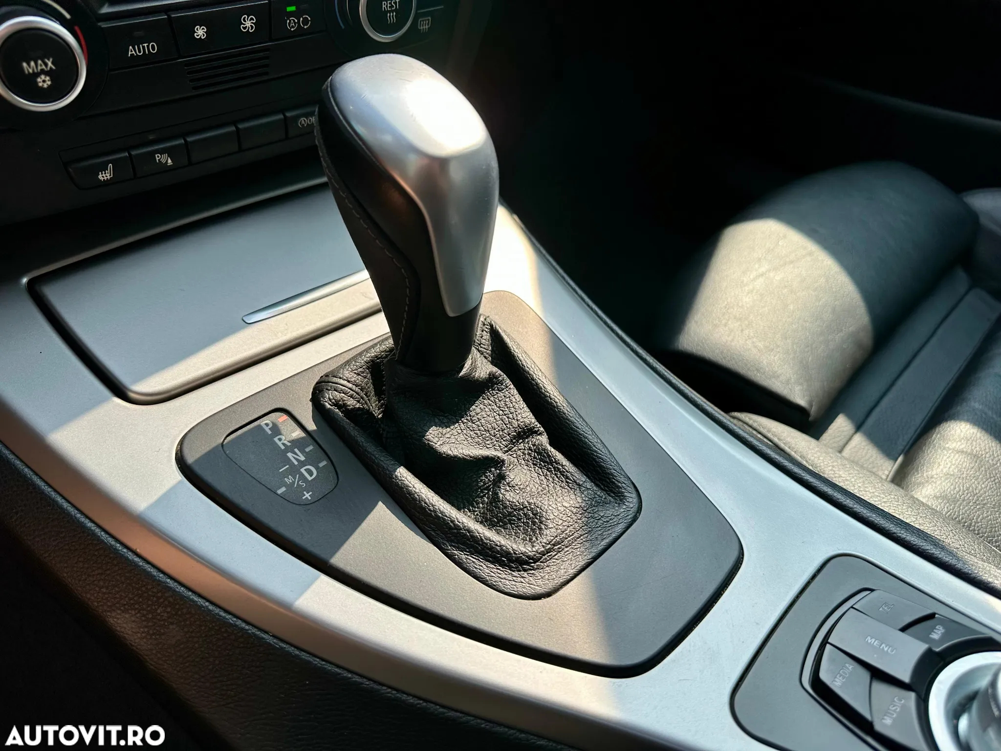 BMW Seria 3 320d DPF Touring Aut. - 2