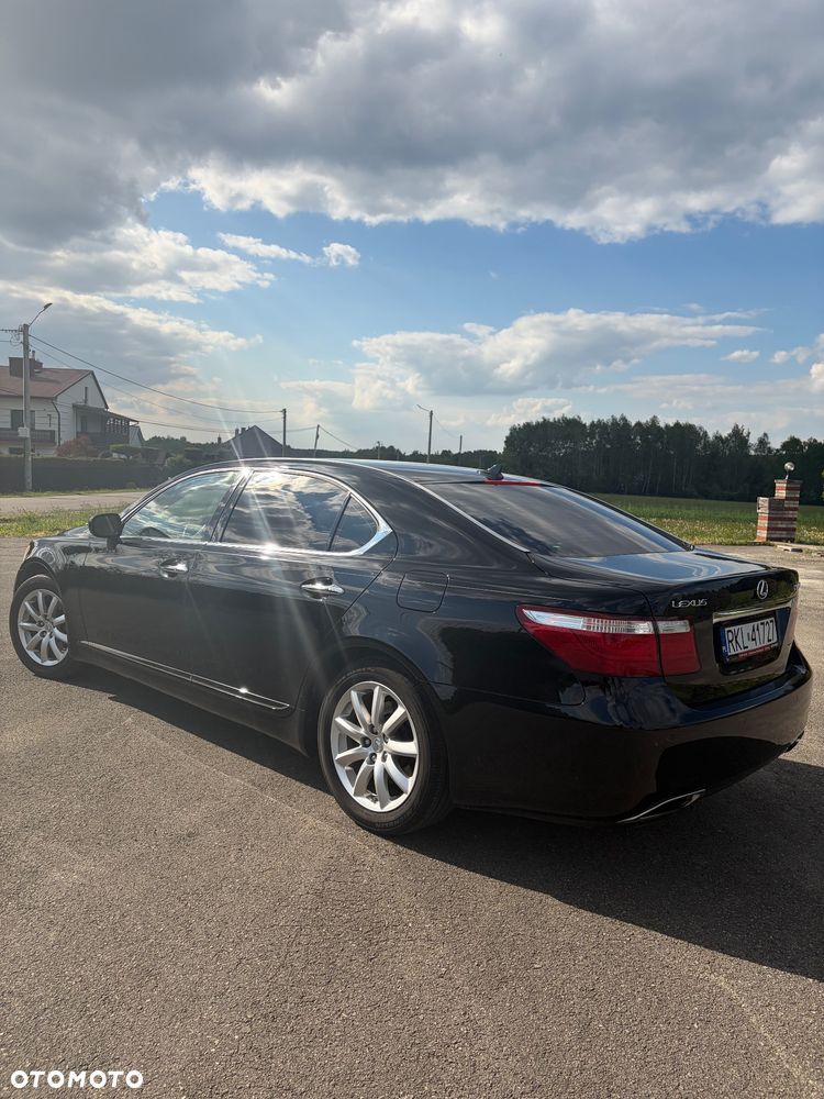 Lexus LS - 4