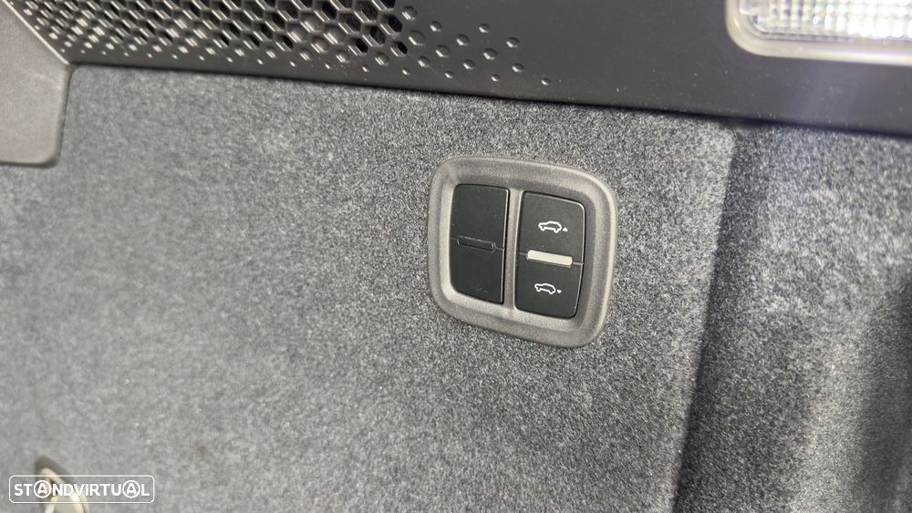 Porsche Macan Electric 4 - 20
