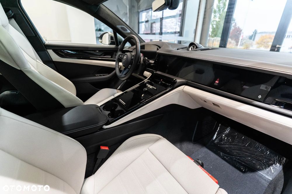 Porsche Panamera Turbo S E-Hybrid PHEV - 12
