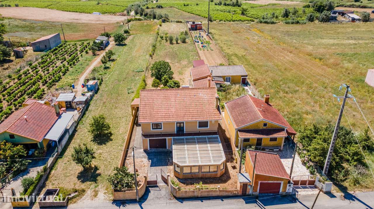 Moradia T4, em Alenquer/Ventosa, com terreno de 3.195m2 - Grande imagem: 2/54
