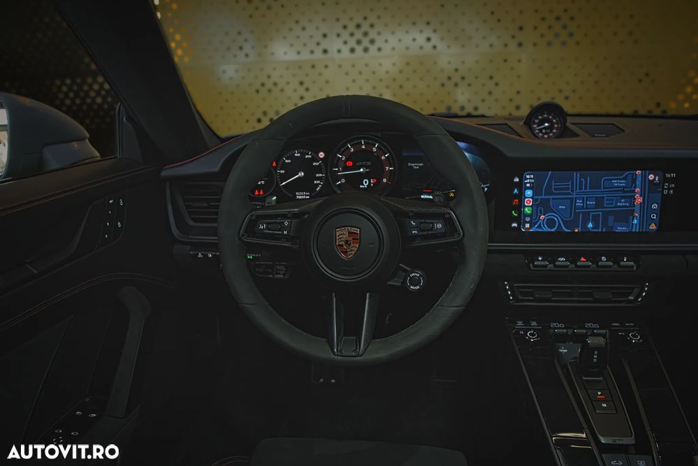 Porsche 911 4 GTS PDK - 12