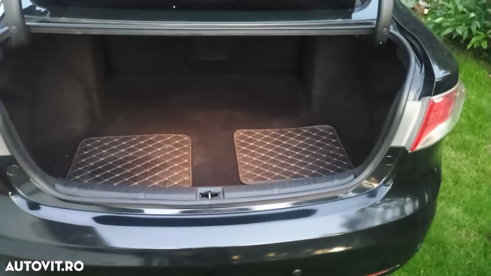 Toyota Avensis 2.0 D4D Sdn. Sol - 8