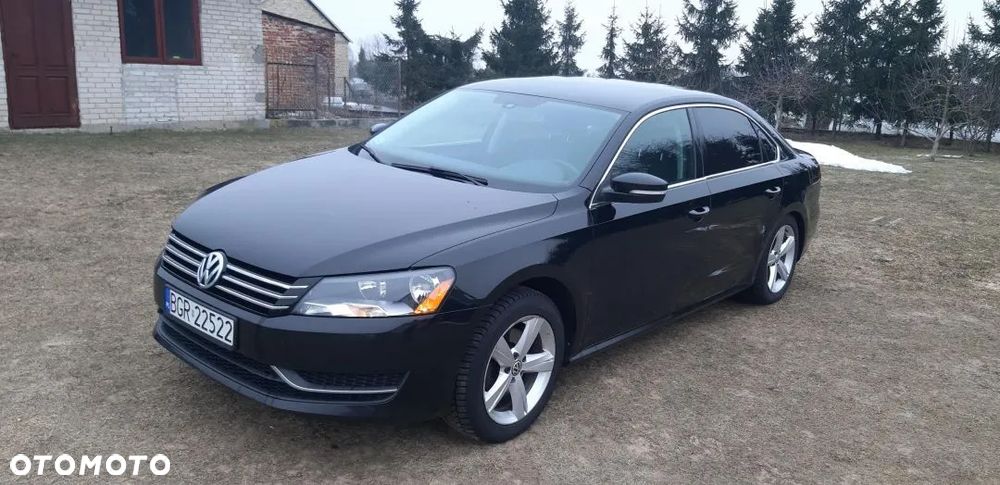 Volkswagen Passat - 1