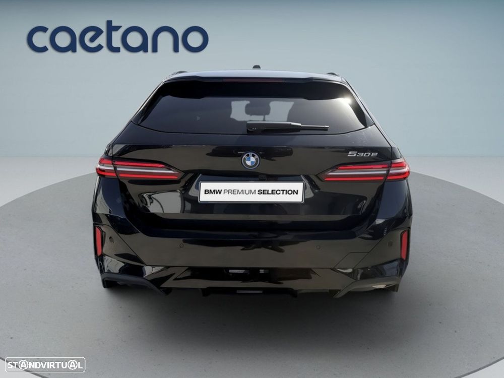 BMW 530 e Pack Desportivo M - 6