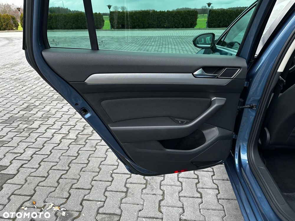 Volkswagen Passat ver-2-0-tdi-scr-dsg-comfortline - 9